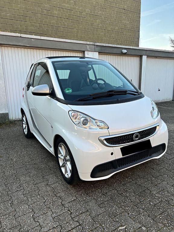 Gebraucht Smart ForTwo Cabrio Passion 71 PS (52 kW) 2013 Weiß Cabrio