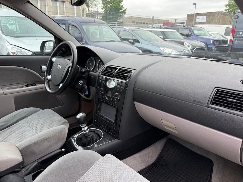 Gebraucht Ford Mondeo Ghia 125 PS (91 kW) 2002 Silber Limousine