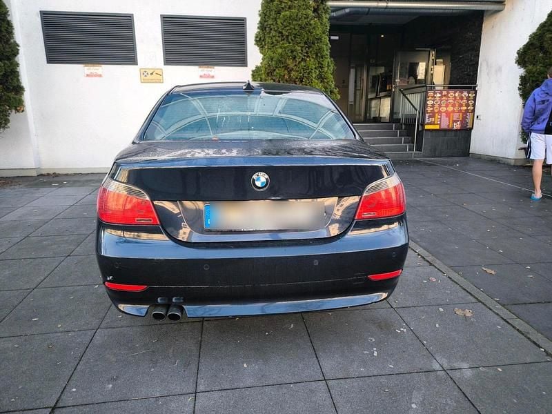 Blau Gebraucht 2005 BMW 523 Limousine | 3.500 € (Superpreis) - Bild 1/4