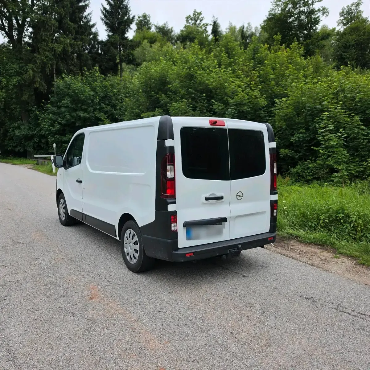 Gebraucht Opel Vivaro 140 PS (102 kW) 2016 Weiß Van / Kleinbus