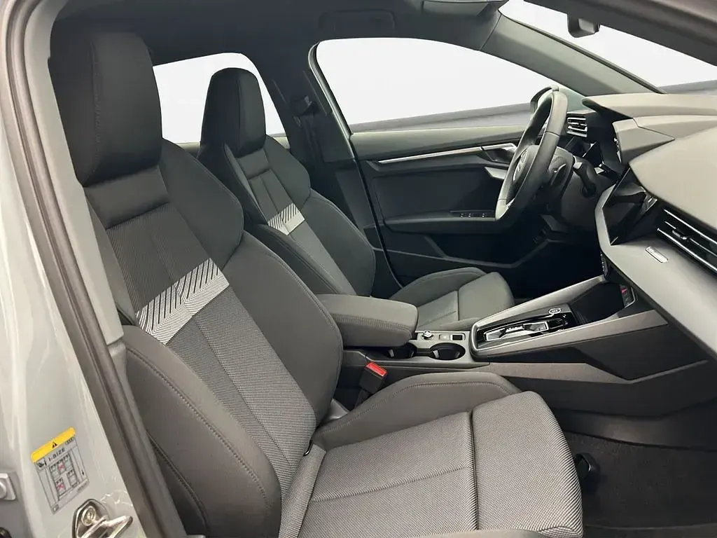 Gebraucht Audi A3 Ambiente 150 PS (110 kW) 2025 Pfeilgrau perleffekt Limousine
