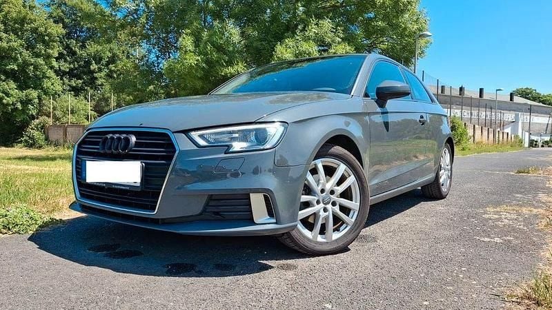Grau Gebraucht 2016 Audi A3 Sport Limousine | 12.700 € (Guter Preis) - Bild 1/4