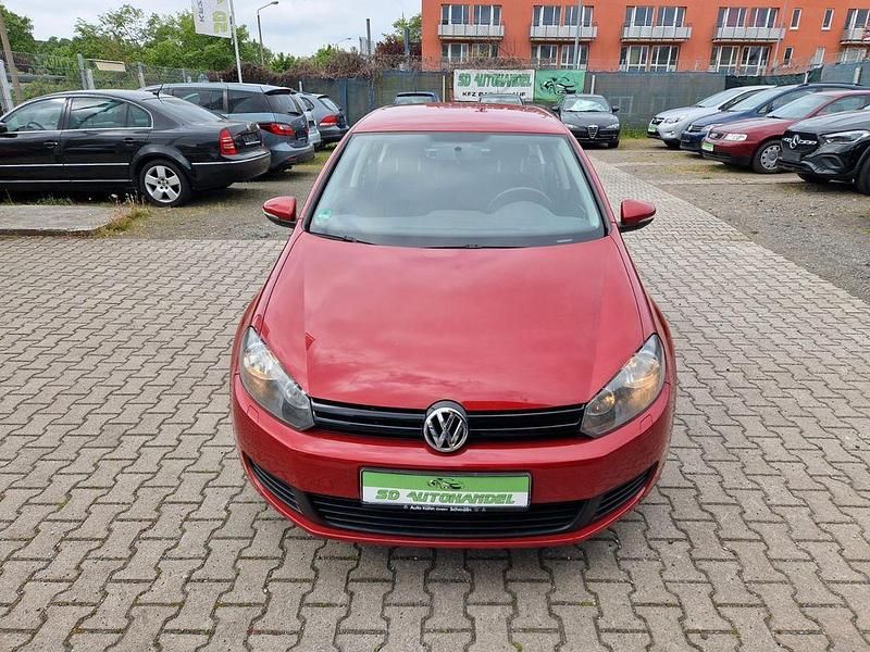 Gebraucht VW Golf VI Trendline 86 PS (63 kW) 2011 Rot Kleinwagen