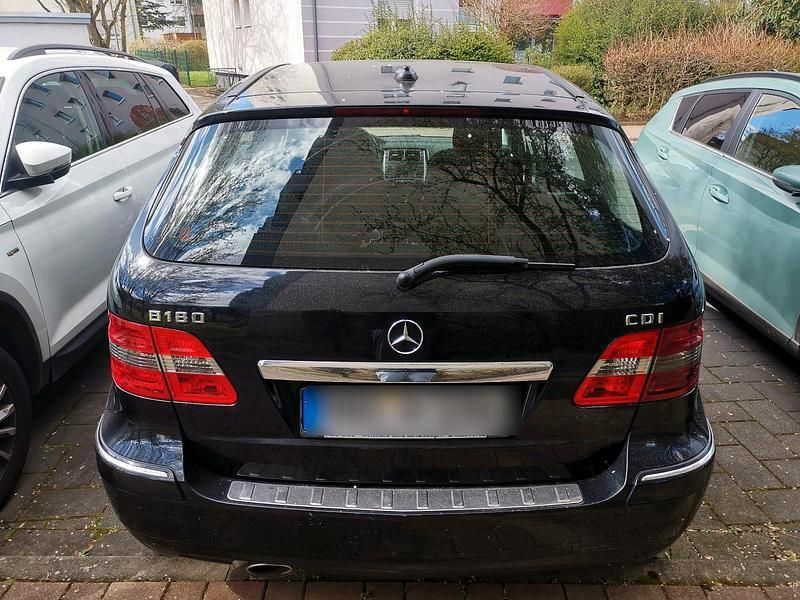 Schwarz Gebraucht 2011 Mercedes B180 Van / Kleinbus | 4.500 € - Bild 1/4
