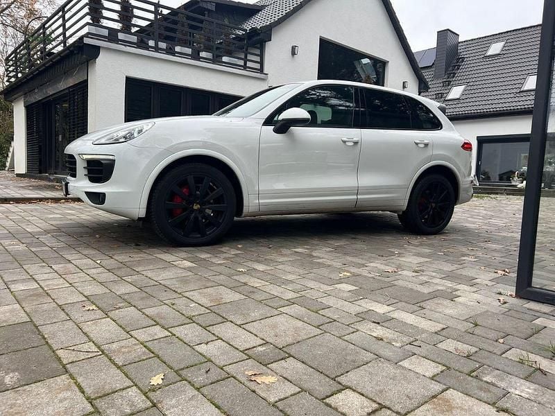Weiß Gebraucht 2016 Porsche Cayenne SUV | 23.500 € (Fairer Preis) - Bild 1/4