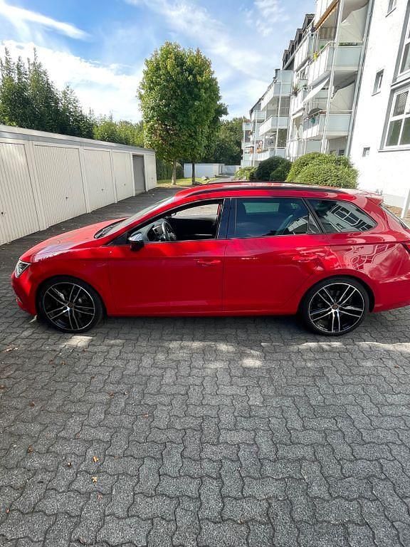 Rot Gebraucht 2020 Cupra Leon Limousine | 22.500 € (Superpreis) - Bild 1/4