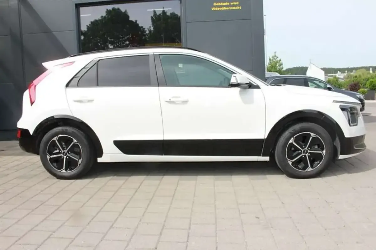 Gebraucht Kia Niro Vision 105 PS (77 kW) 2022 (ud) schneeweiss SUV