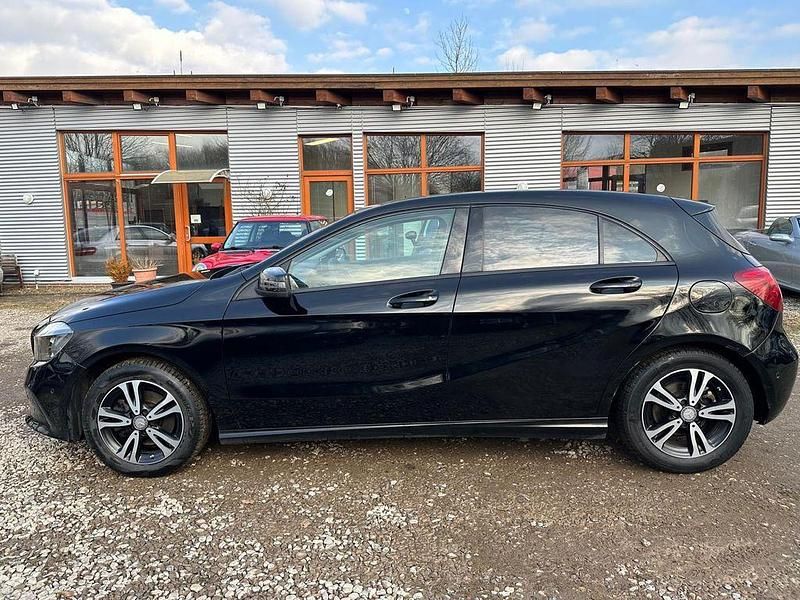 Gebraucht Mercedes A200 136 PS (100 kW) 2016 Schwarz Limousine
