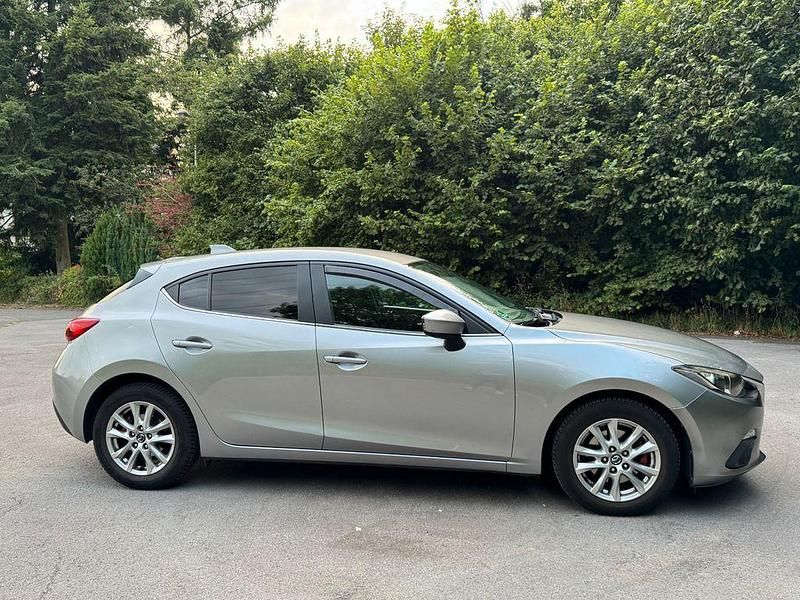 Silber Gebraucht 2013 Mazda 3 Center-Line Limousine | 9.500 € (Fairer Preis) - Bild 1/4