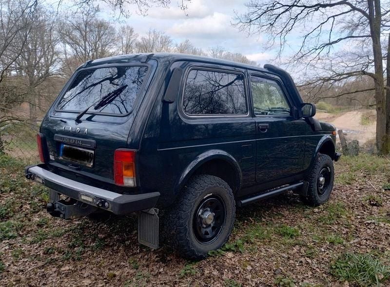 Gebraucht Lada niva 83 PS (61 kW) 2017 Grün SUV