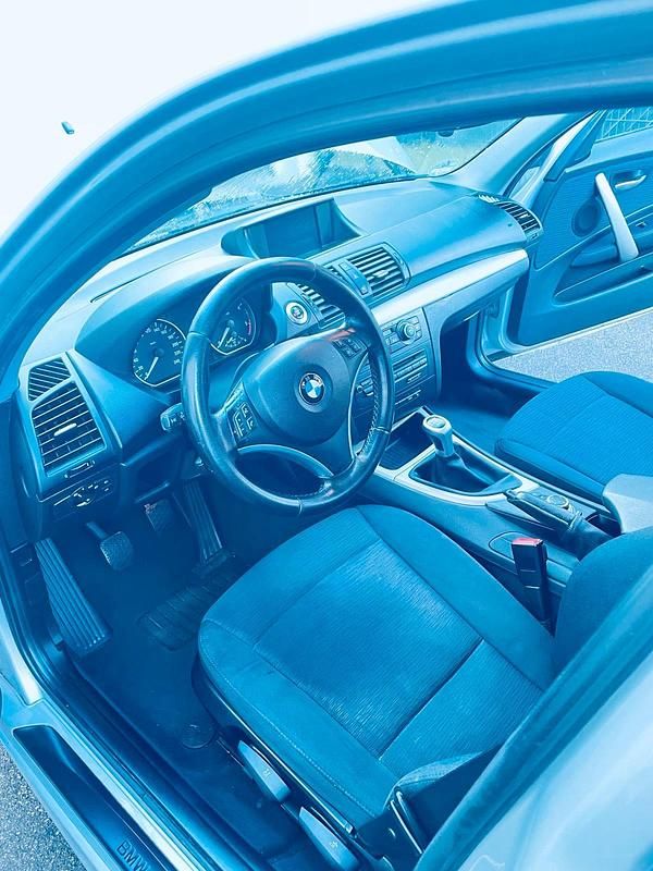 Gebraucht BMW 118 143 PS (105 kW) 2009 Silber Kleinwagen