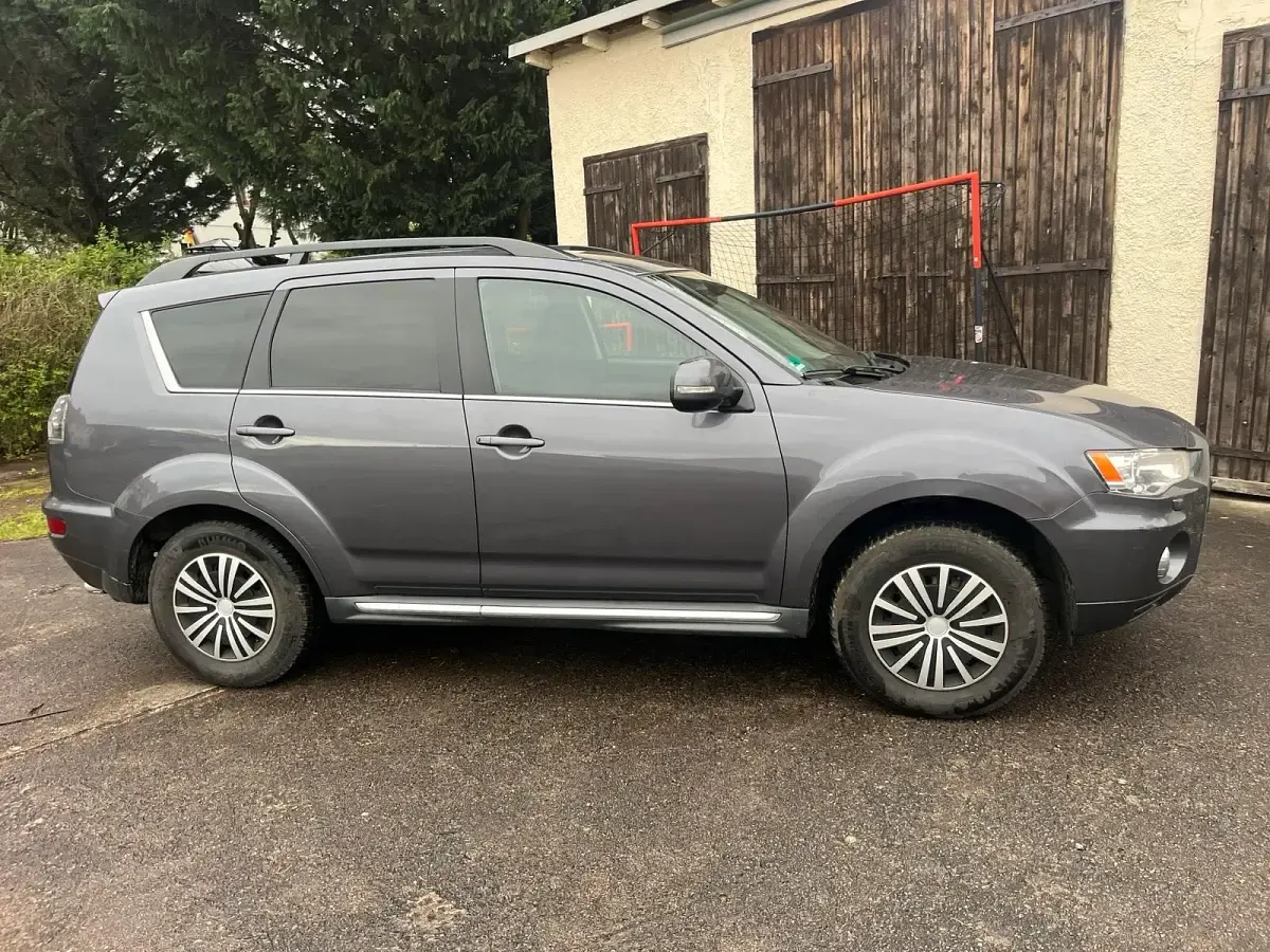 Gebraucht Mitsubishi Outlander 156 PS (114 kW) 2012 Grau SUV