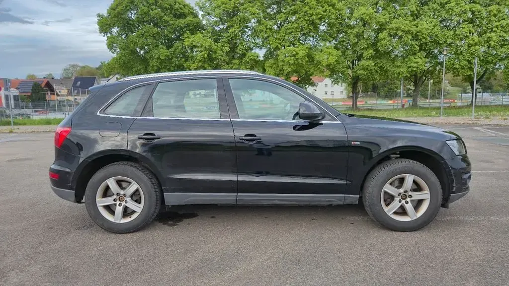 Second-hand Audi Q5 S-Line 239 CP (175 kW) 2011 Negru SUV