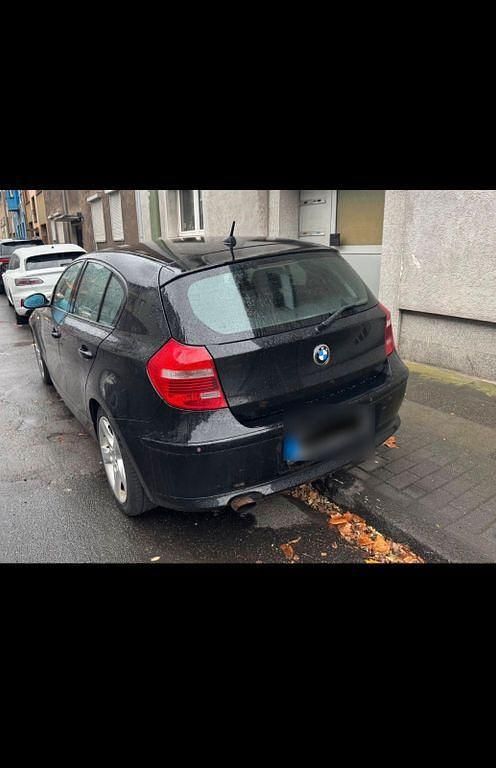 Gebraucht BMW 116 122 PS (89 kW) 2007 Schwarz Kleinwagen