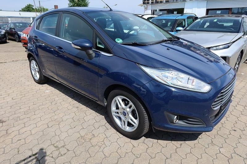 Gebraucht Ford Fiesta Titanium 75 PS (55 kW) 2013 Blau Kleinwagen