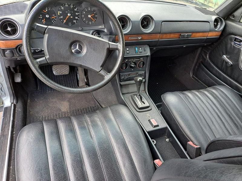 Gebraucht Mercedes 300 125 PS (91 kW) 1981 Grau Kombi