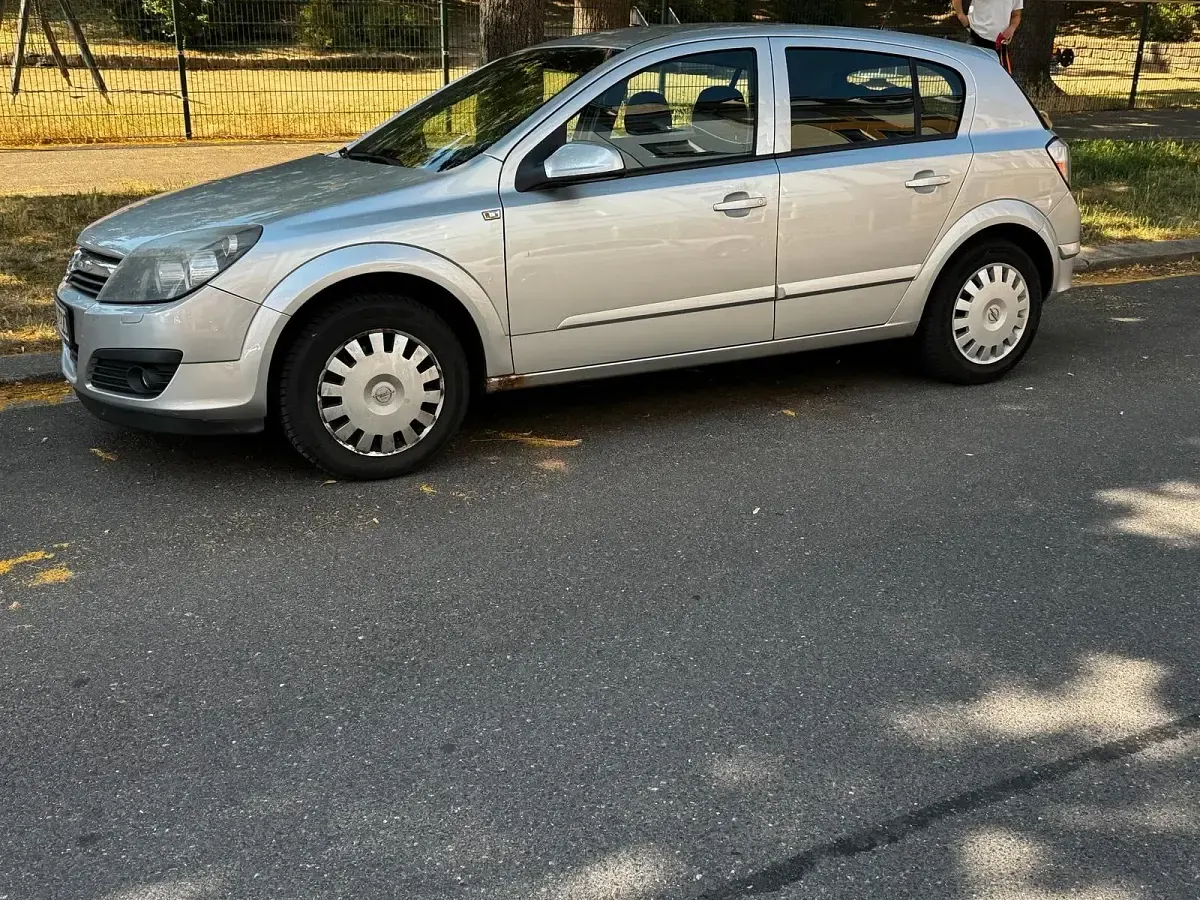 Gebraucht Opel Astra 120 PS (88 kW) 2006 Silber Limousine