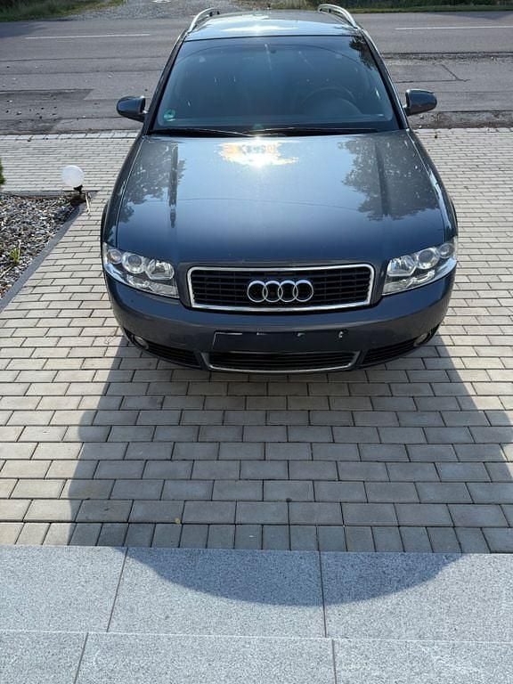 Grau Gebraucht 2003 Audi A4 Sport Kombi | 2.000 € (Guter Preis) - Bild 1/4