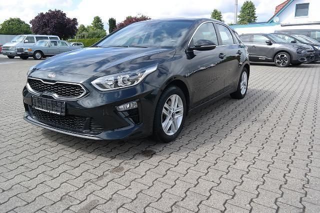 Gebraucht Kia Ceed Vision 140 PS (102 kW) 2019 (1k) black pearl m Kleinwagen