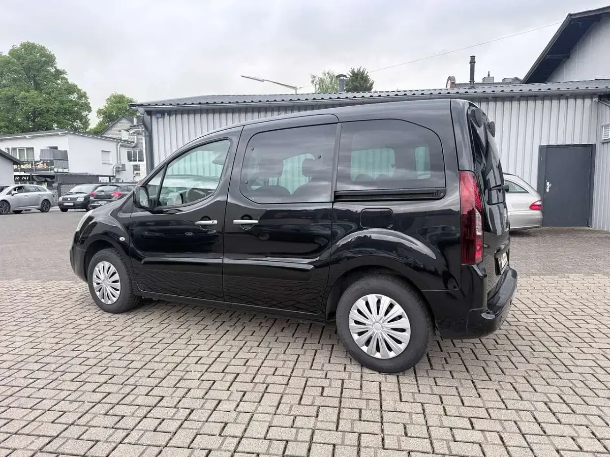 Used Citroën Berlingo SELECTION 110 HP (80 kW) 2017 Black Minivan