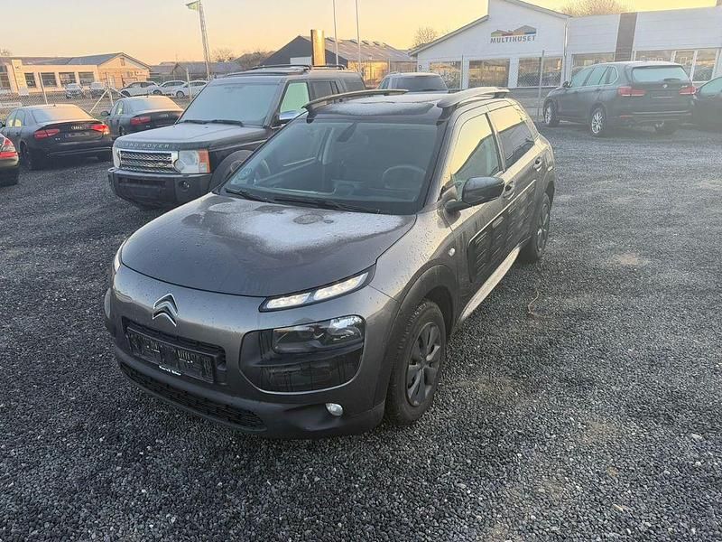 Grau Gebraucht 2018 Citroën C4 Feel Limousine | 4.900 € (Superpreis) - Bild 1/4