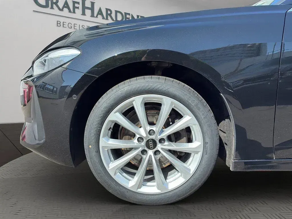 Gebraucht Audi A5 Ambiente 204 PS (150 kW) 2025 Mythosschwarz metallic Kombi