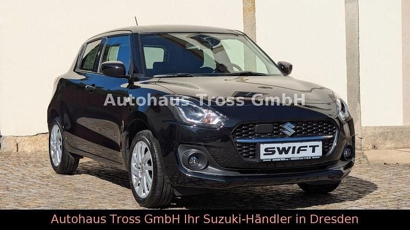 Schwarz Gebraucht 2021 Suzuki Swift Comfort Kleinwagen | 16.390 € (Etwas zu teuer) - Bild 1/4