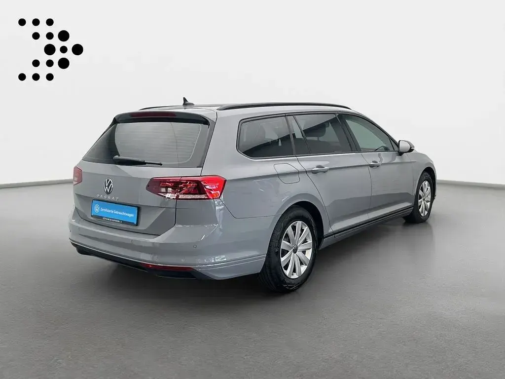 Gebraucht VW Passat Basis 122 PS (89 kW) 2023 Grau Kombi