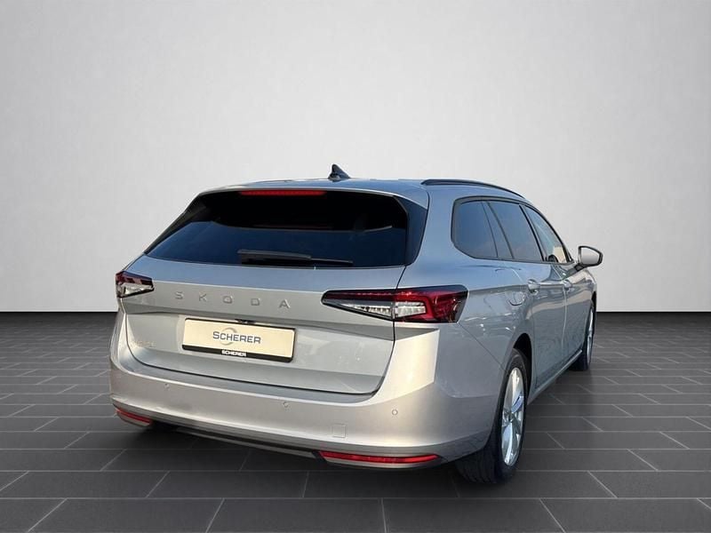 Gebraucht Skoda Superb Selection 150 PS (110 kW) 2025 Aluminiumsilber metallic Kombi