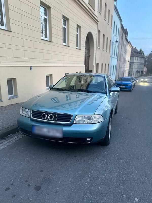 Second-hand Audi A4 150 CP (110 kW) 2000 Verde Berlinǎ