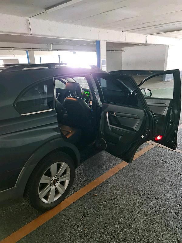 Grau Gebraucht 2007 Chevrolet Captiva SUV | 4.950 € (Fairer Preis) - Bild 1/4