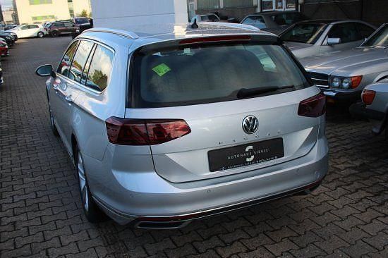 Gebraucht VW Passat Elegance 150 PS (110 kW) 2020 Reflexsilber Kombi