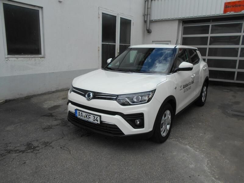 Weiss Gebraucht 2023 Ssangyong Tivoli | 18.970 € (Guter Preis) - Bild 1/4
