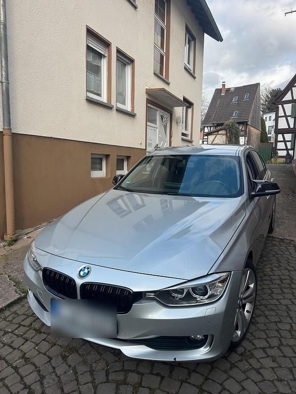 Gebraucht BMW 318 143 PS (105 kW) 2013 Silber Limousine