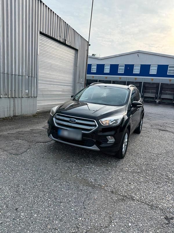 Gebraucht Ford Kuga 120 PS (88 kW) 2017 Schwarz SUV