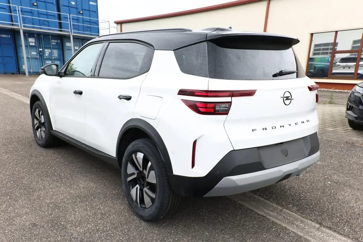 Neu Opel Frontera S 145 PS (106 kW) 2025 Arktis weiß / dach schwarz arktis weiß / dach schwarz SUV