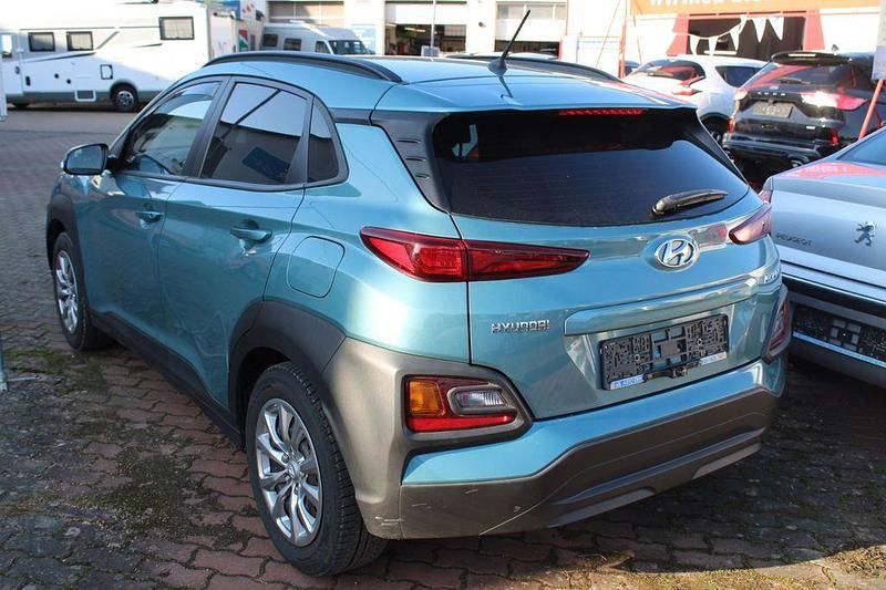 Gebraucht Hyundai Kona Select 120 PS (88 kW) 2018 Blau SUV