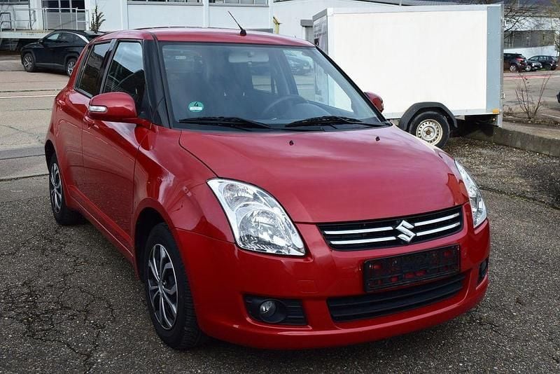Gebraucht Suzuki Swift Snow 92 PS (67 kW) 2010 Rot Kleinwagen