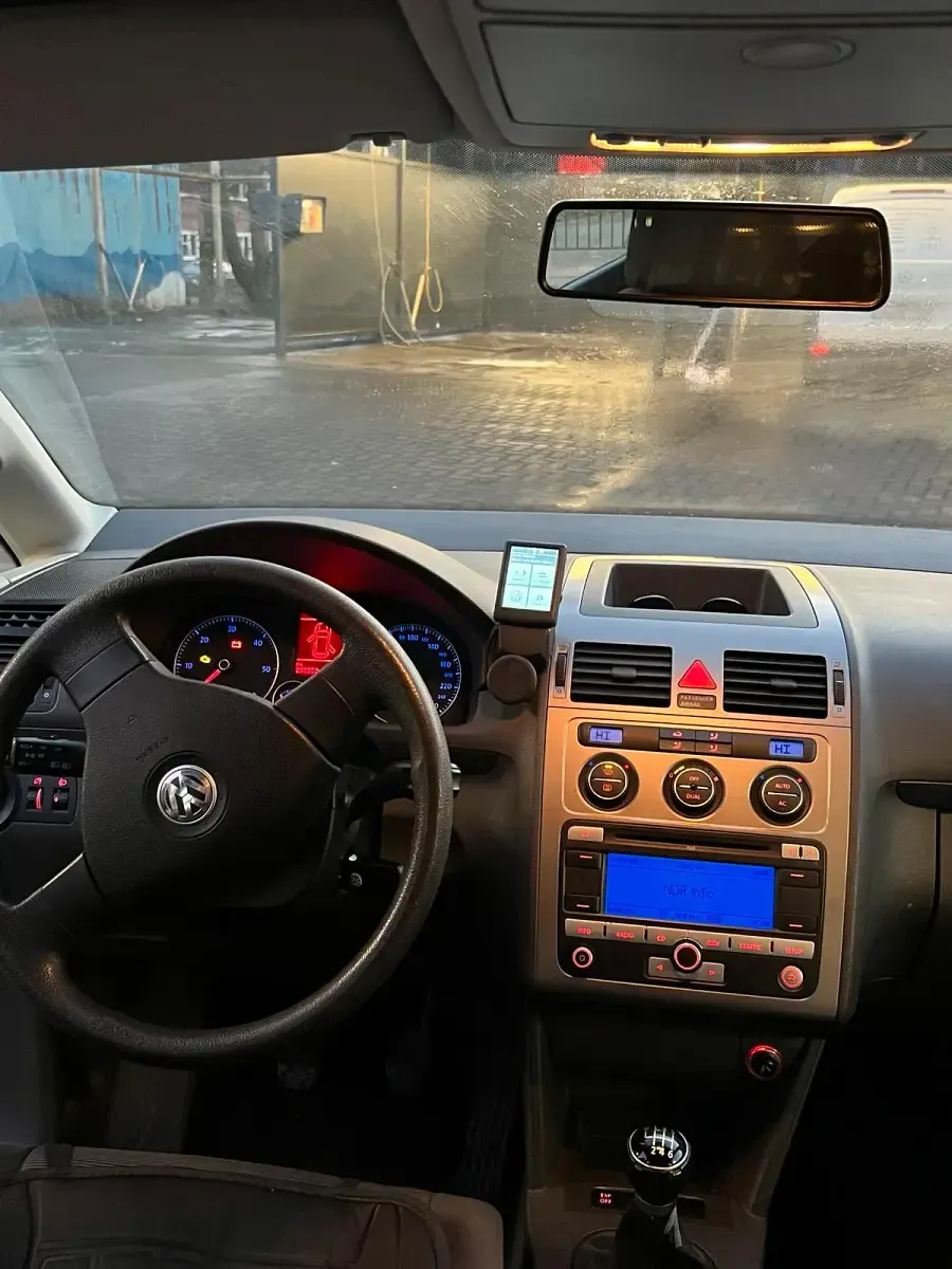 Gebraucht VW Touran 2007 Silber Van / Kleinbus