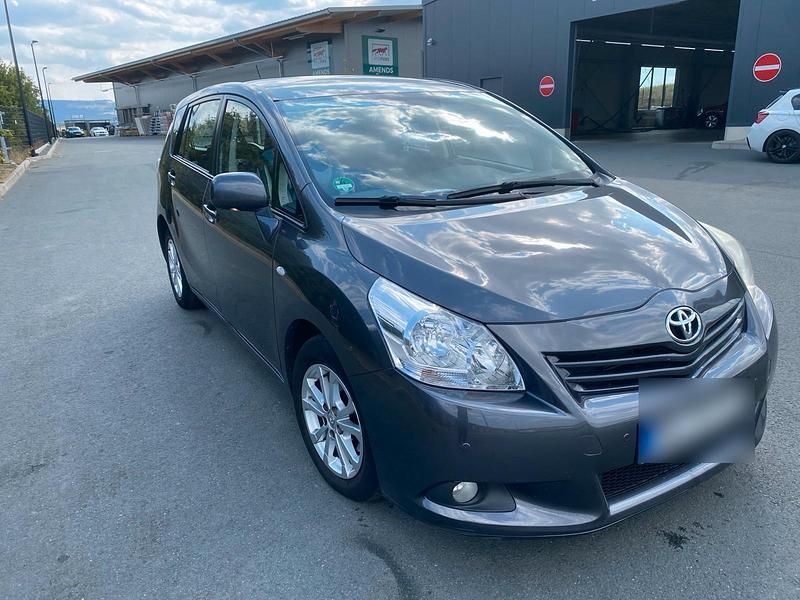 Grau Gebraucht 2012 Toyota Verso Van / Kleinbus | 4.500 € (Superpreis) - Bild 1/4