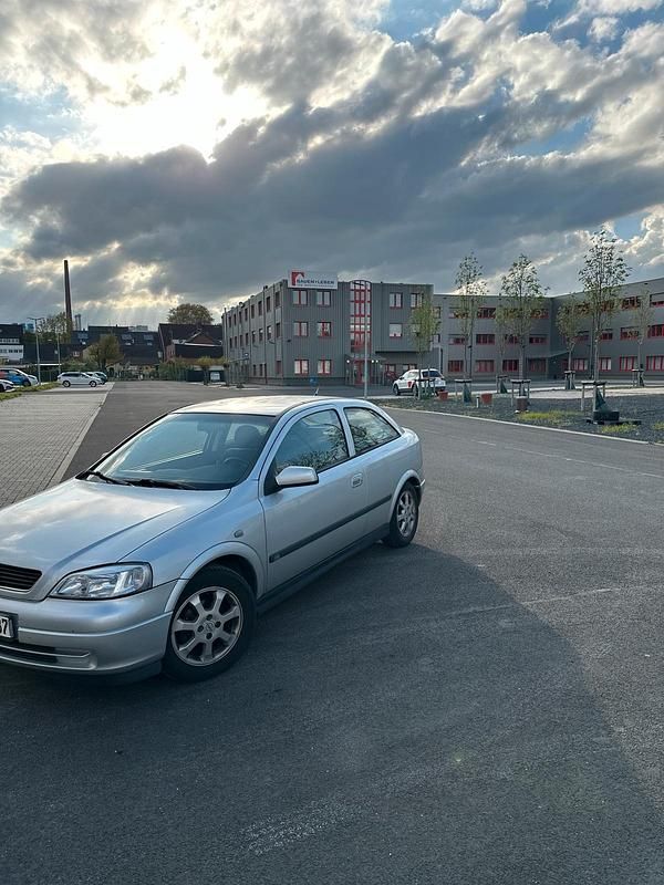 Second-hand Opel Astra 103 CP (75 kW) 2007 Argintiu Berlinǎ