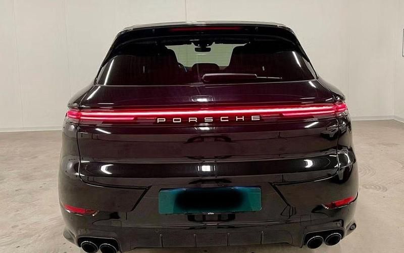 Gebraucht Porsche Cayenne Sport 305 PS (224 kW) 2024 Chromitschwarz SUV