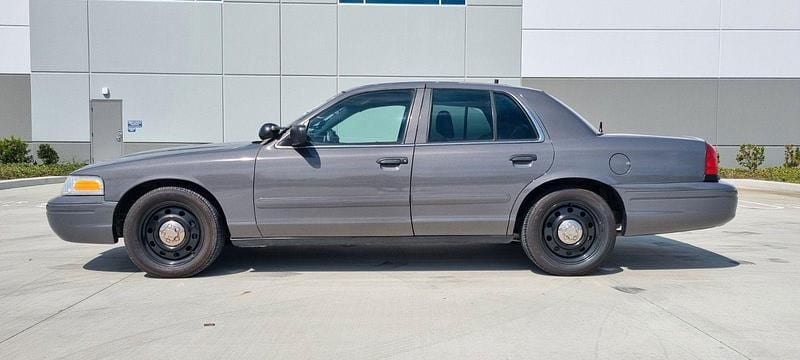Gebraucht Ford Crown Victoria 250 PS (183 kW) 2009 Grau Limousine