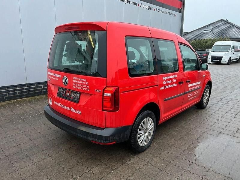 Gebraucht VW Caddy Trendline 102 PS (75 kW) 2018 Rot Van / Kleinbus
