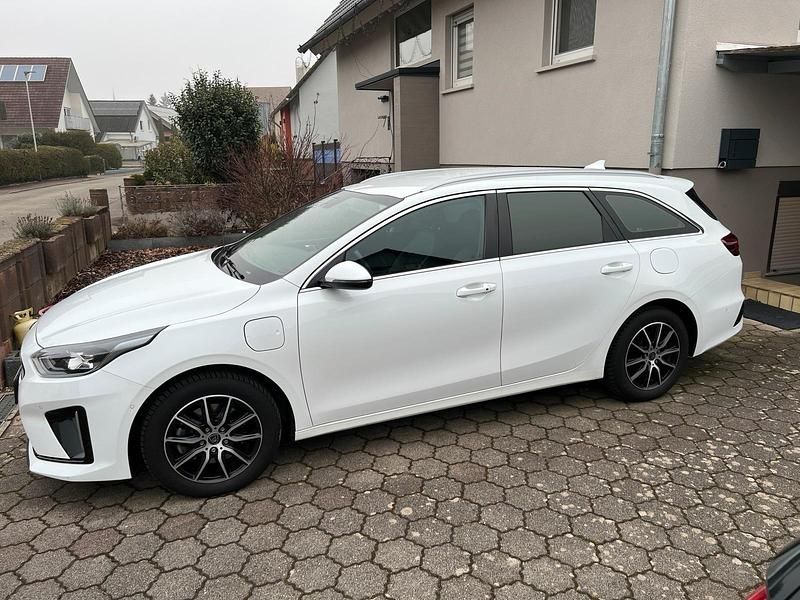 Gebraucht Kia Ceed Sportswagon Spirit 140 PS (102 kW) 2020 Weiß Kombi