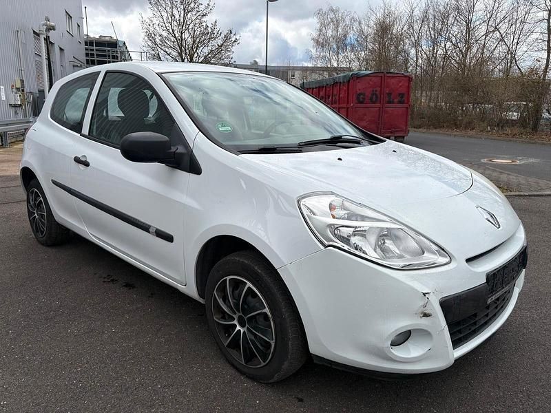 Gebraucht Renault Clio II 75 PS (55 kW) 2010 Weiß Kleinwagen