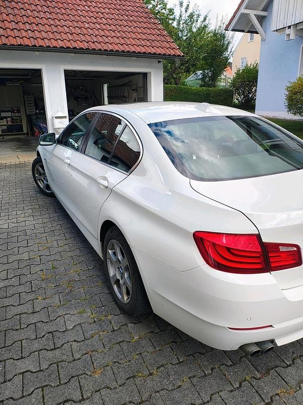 Gebraucht BMW 523 204 PS (150 kW) 2010 Weiß Limousine