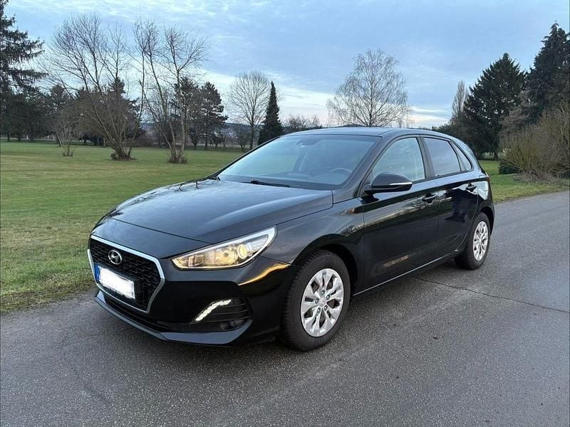 Schwarz Gebraucht 2019 Hyundai i30 Comfort Limousine | 10.900 € (Guter Preis) - Bild 1/4