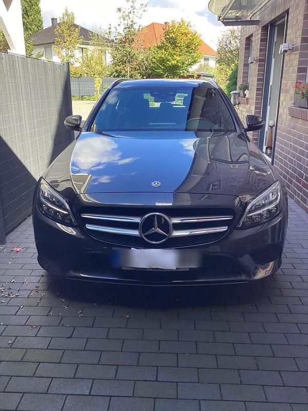 Schwarz Gebraucht 2020 Mercedes C220 Kombi | 26.900 € (Guter Preis) - Bild 1/4