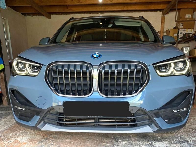 Grau Gebraucht 2022 BMW X1 Advantage SUV | 20.250 € (Guter Preis) - Bild 1/4